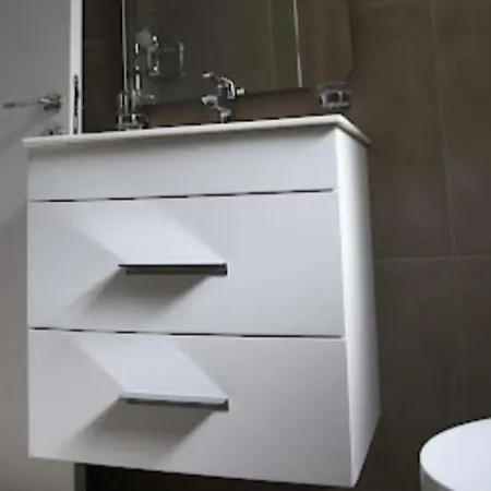 Beautiful Five Minutes From Beach! 코럴베이