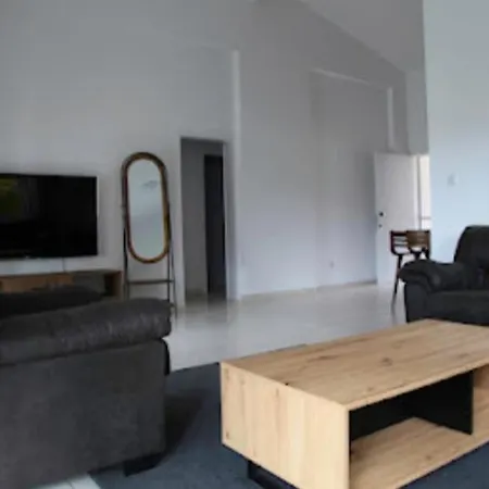 아파트 Beautiful Five Minutes From Beach! *