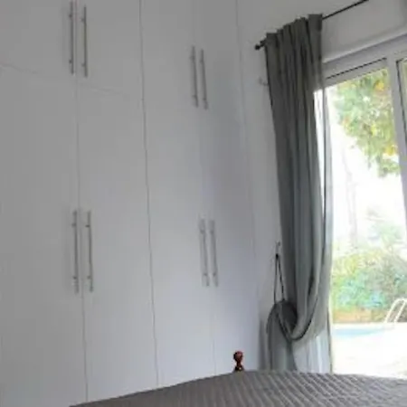 Beautiful Five Minutes From Beach! *