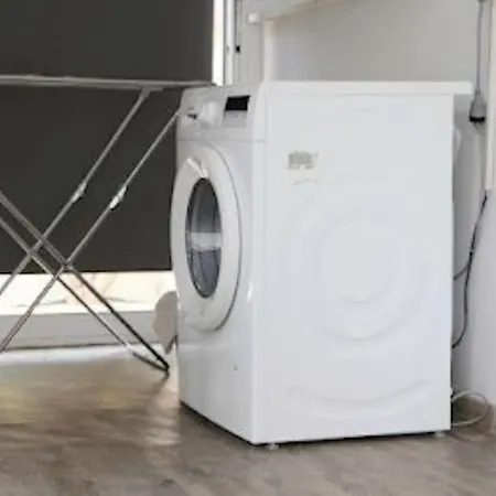 Beautiful Five Minutes From Beach! 코럴베이