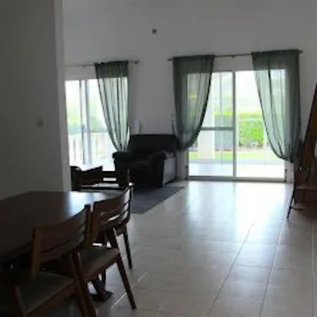 Beautiful Five Minutes From Beach! 코럴베이