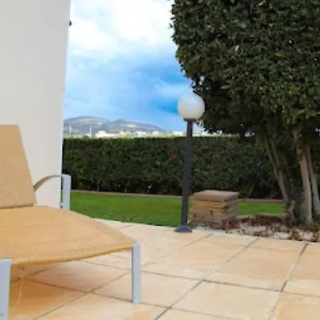 Beautiful Five Minutes From Beach! 코럴베이