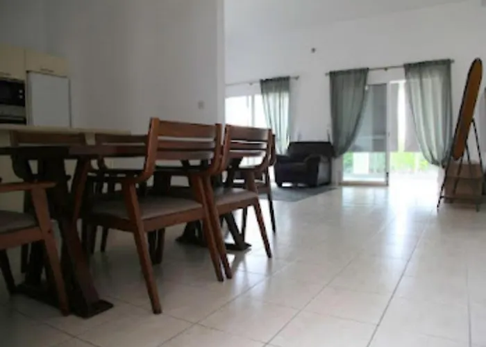 Beautiful Five Minutes From Beach! * 珊瑚湾