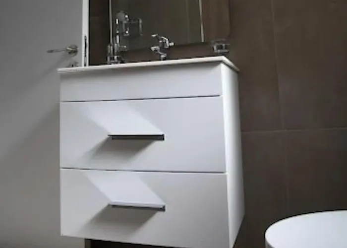 Beautiful Five Minutes From Beach! 公寓 *