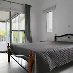 דירה Beautiful Five Minutes From Beach!