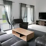 Beautiful Five Minutes From Beach! קורל ביי