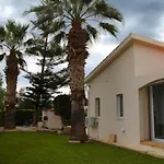 Beautiful Five Minutes From Beach!