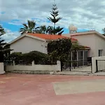 Beautiful Five Minutes From Beach! דירה *