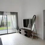 Beautiful Five Minutes From Beach! קורל ביי