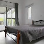 דירה Beautiful Five Minutes From Beach!