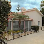 Beautiful Five Minutes From Beach! דירה קורל ביי