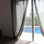 Beautiful Five Minutes From Beach! דירה
