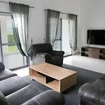 Beautiful Five Minutes From Beach!