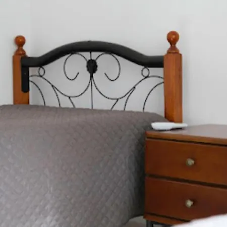 Beautiful Five Minutes From Beach!