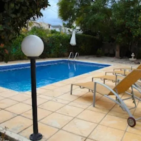 Beautiful Five Minutes From Beach! Apartament