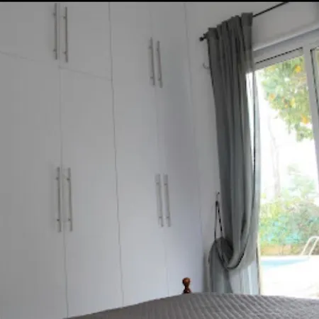 Beautiful Five Minutes From Beach! *