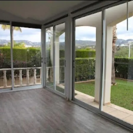 Beautiful Five Minutes From Beach! *