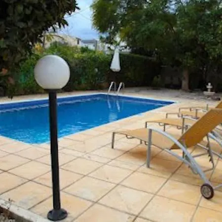 Beautiful Five Minutes From Beach!