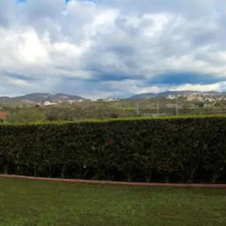 Beautiful Five Minutes From Beach! *