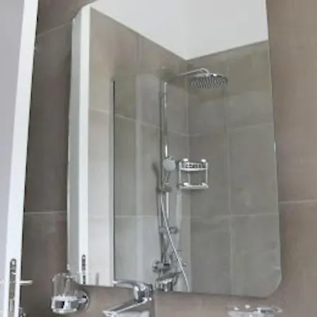 Beautiful Five Minutes From Beach! Apartament *