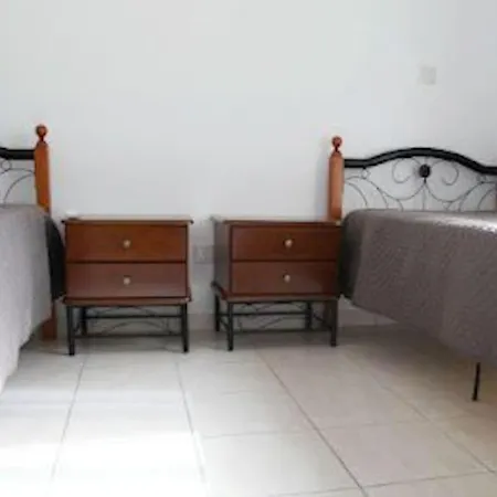 Beautiful Five Minutes From Beach! Apartament