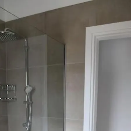 Beautiful Five Minutes From Beach! *