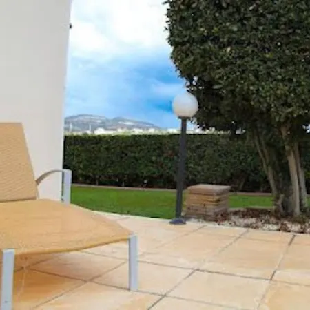 Beautiful Five Minutes From Beach!