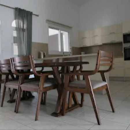 Beautiful Five Minutes From Beach! Apartament