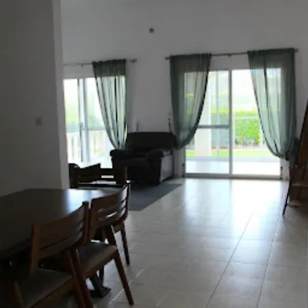 Beautiful Five Minutes From Beach! *