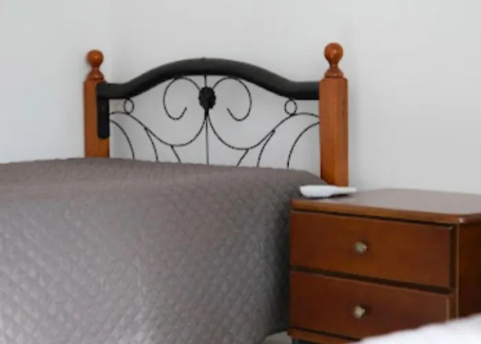 Beautiful Five Minutes From Beach!