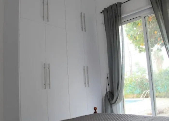 Beautiful Five Minutes From Beach! *