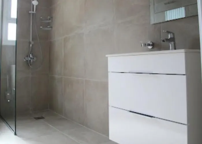 Beautiful Five Minutes From Beach! Coral Bay