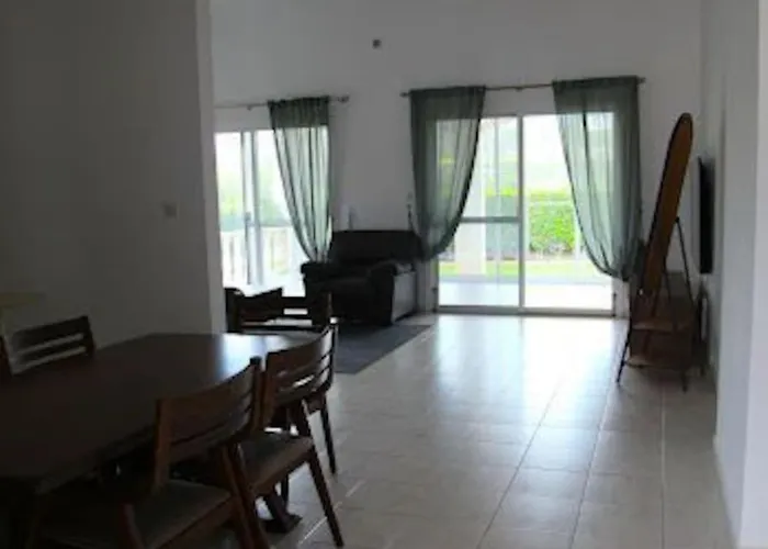 Beautiful Five Minutes From Beach! Coral Bay