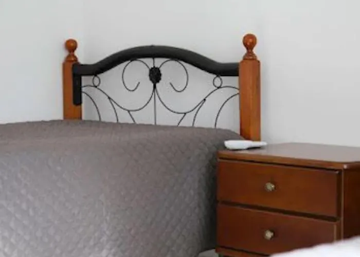 Beautiful Five Minutes From Beach! *